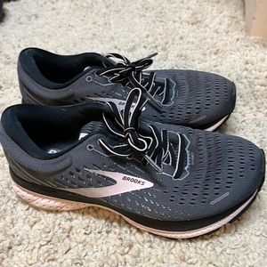 Brooks Ghost 13 Women’s Gray Size 6 Wide